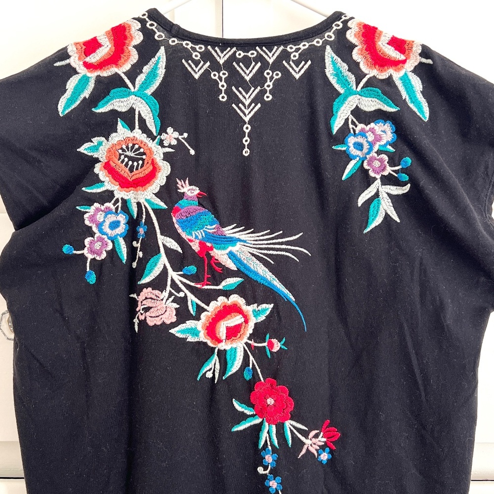 Johnny Was Black Embroidered Floral Bird Tunic Top Medium 100% Cotton - Picture 7 of 8